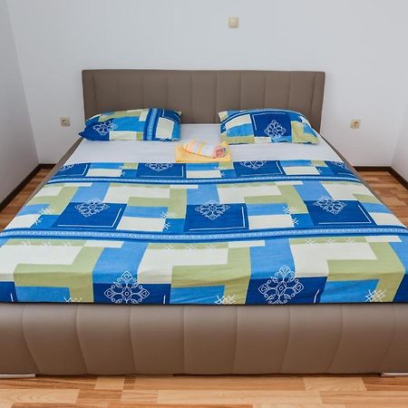 Apartment Lena Kastela Bagian luar foto