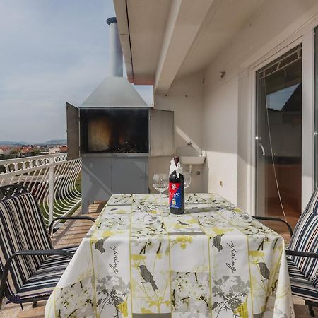 Apartment Lena Kastela Bagian luar foto