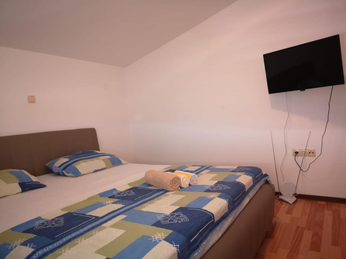 Apartment Lena Kastela Bagian luar foto