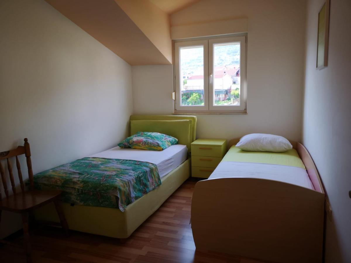 Apartment Lena Kastela Bagian luar foto