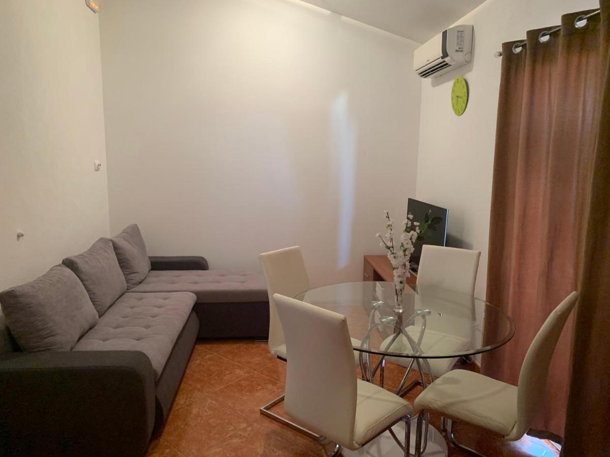 Apartment Lena Kastela Bagian luar foto