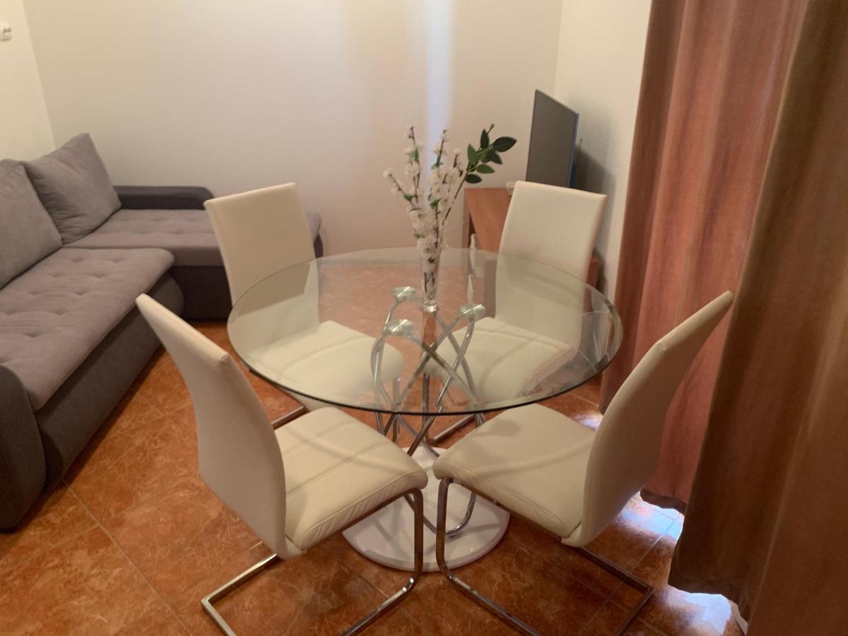 Apartment Lena Kastela Bagian luar foto