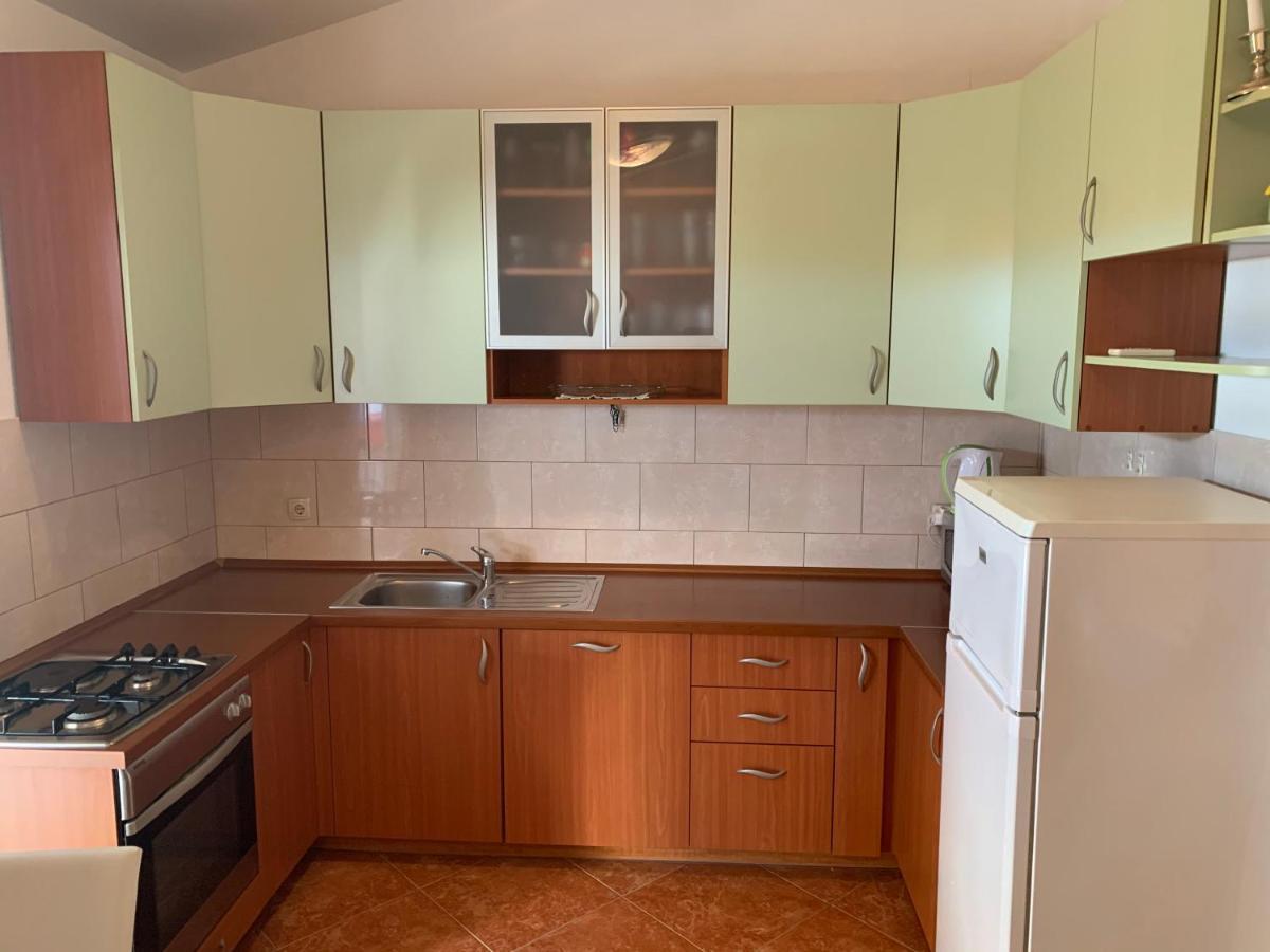 Apartment Lena Kastela Bagian luar foto