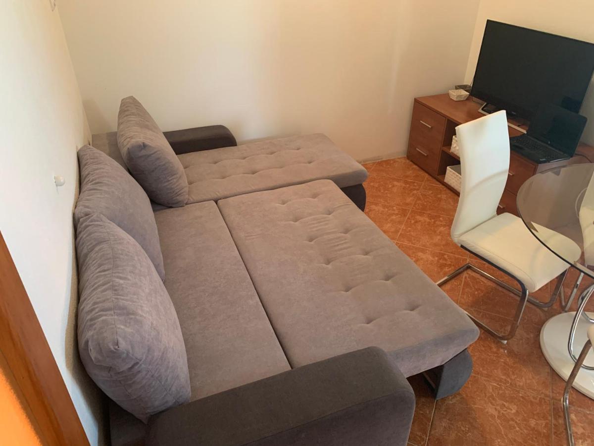 Apartment Lena Kastela Bagian luar foto