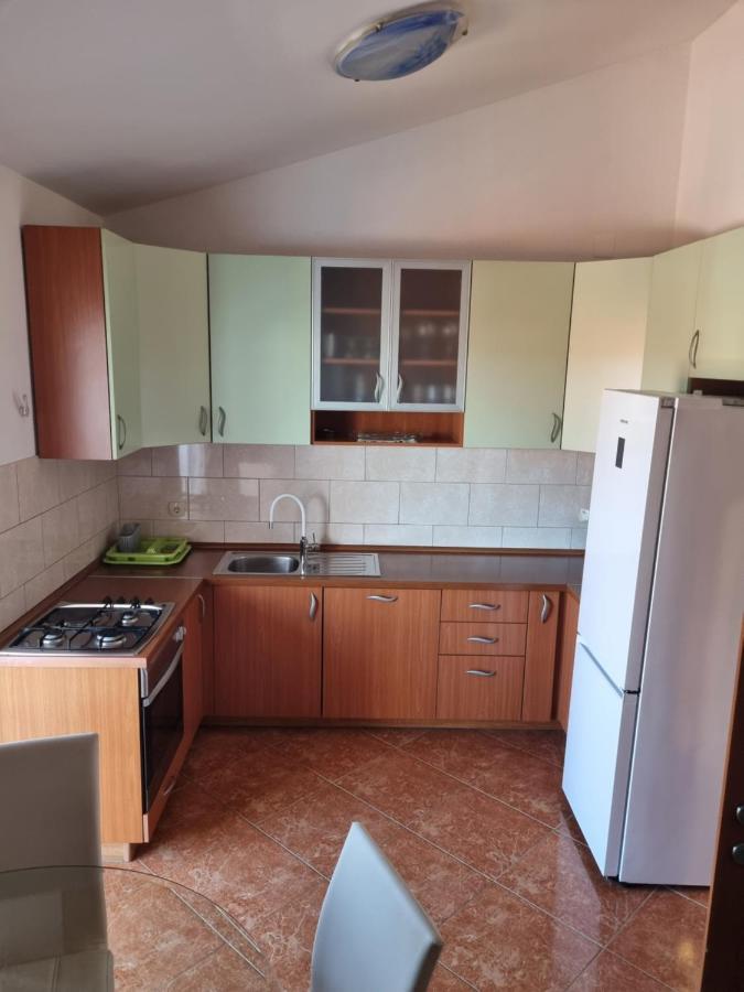 Apartment Lena Kastela Bagian luar foto