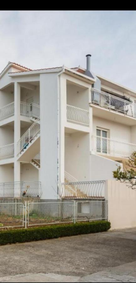 Apartment Lena Kastela Bagian luar foto