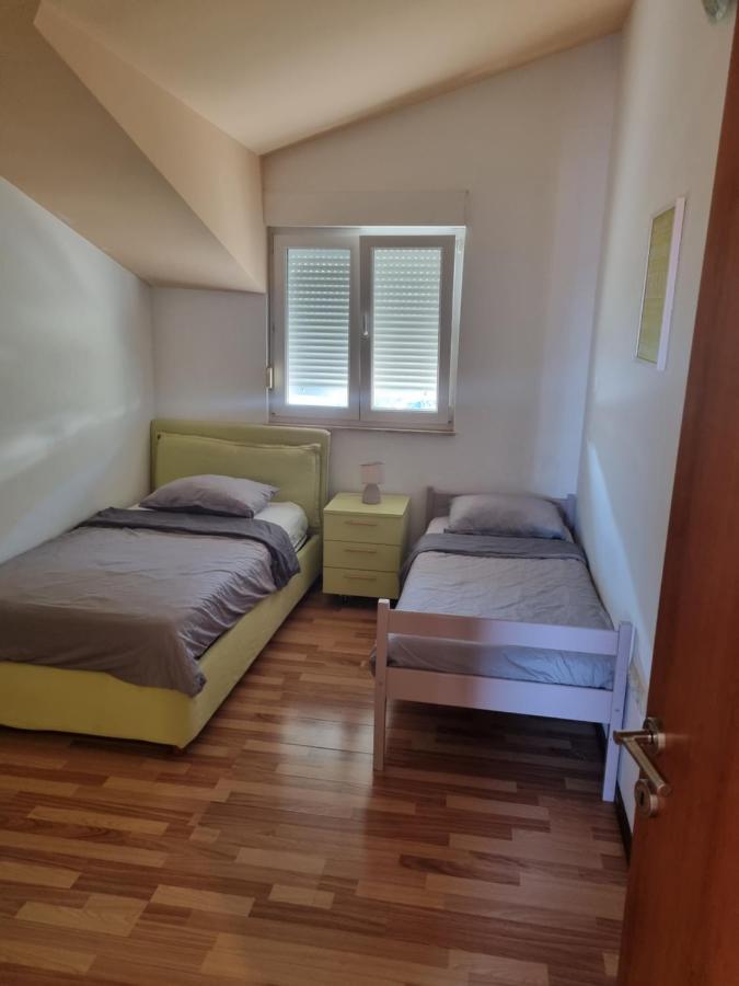 Apartment Lena Kastela Bagian luar foto