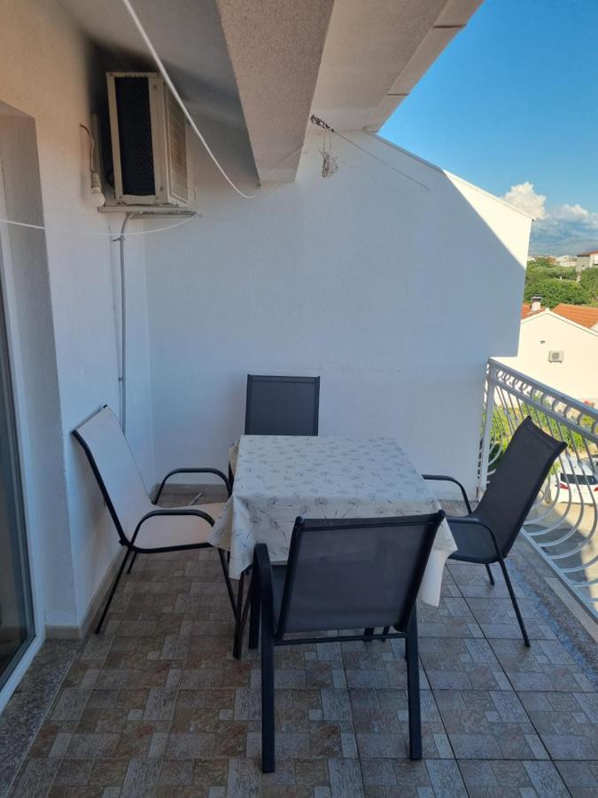 Apartment Lena Kastela Bagian luar foto