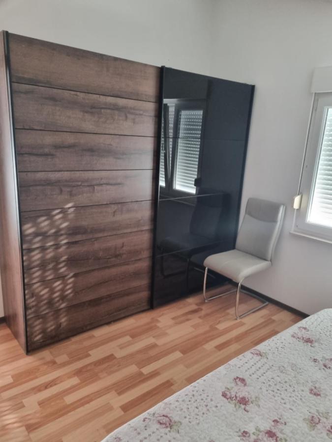 Apartment Lena Kastela Bagian luar foto